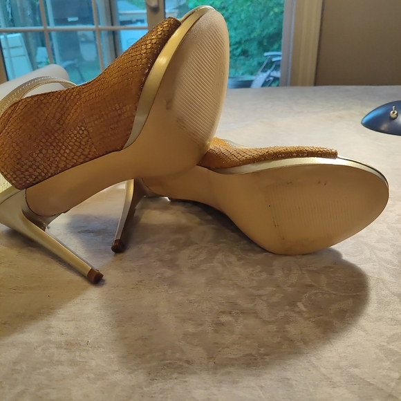 Carlos Santana Party Platform Stilettos. Gold . Size 10 Stretch Ankle Strap - Picture 7 of 9